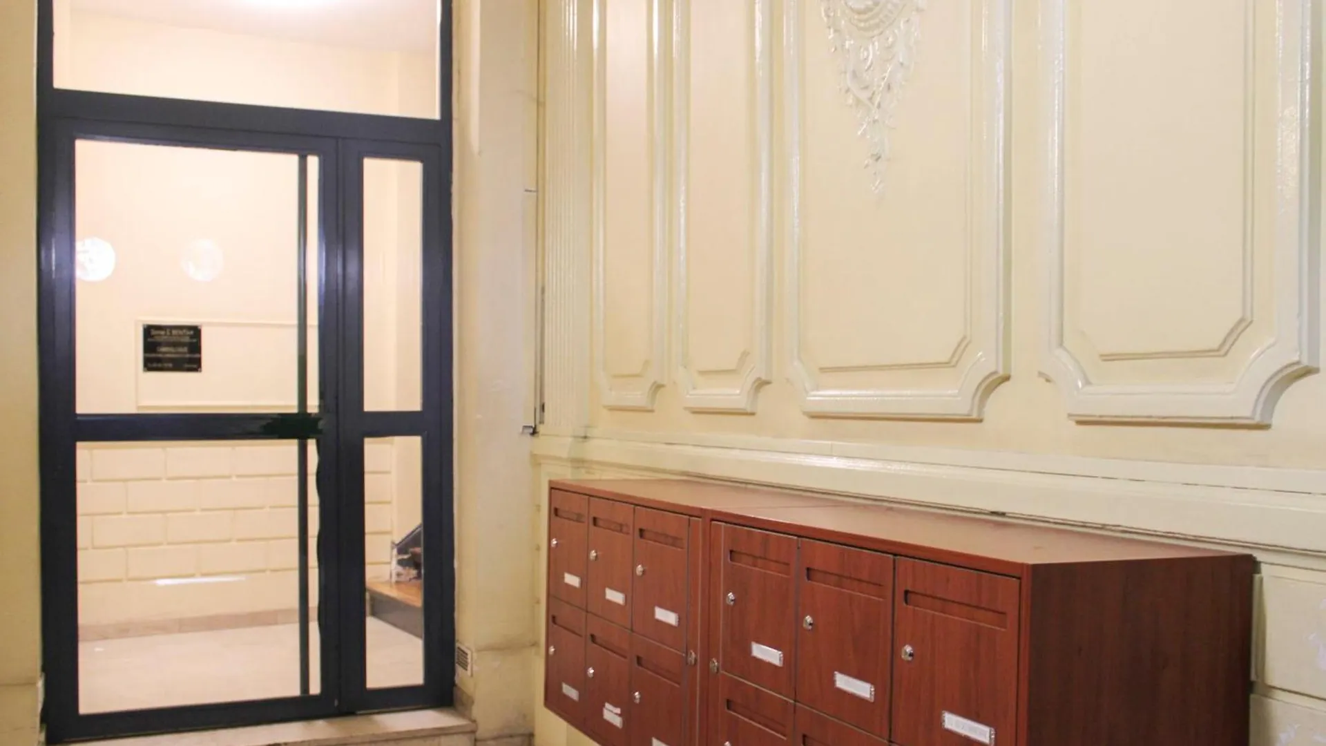 Beautiful And Spacious In The 10th *