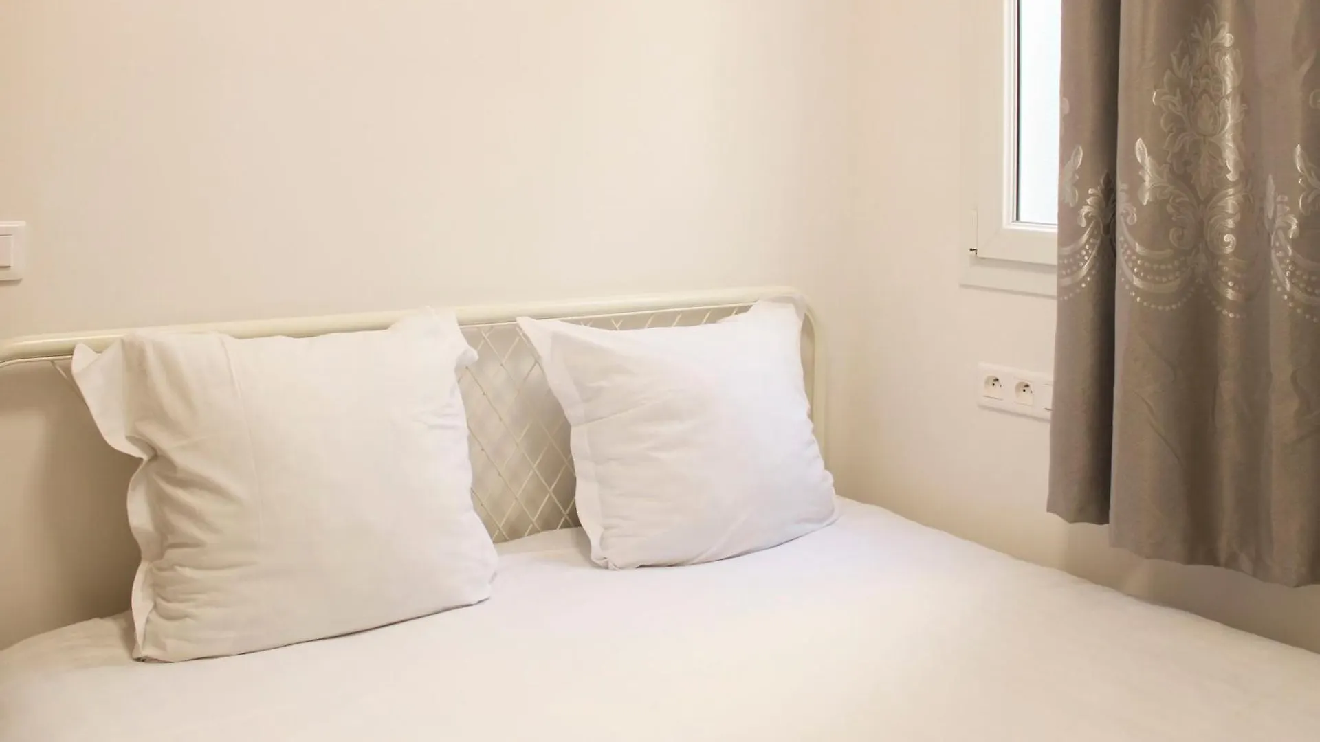 דירה Beautiful And Spacious In The 10th פריז