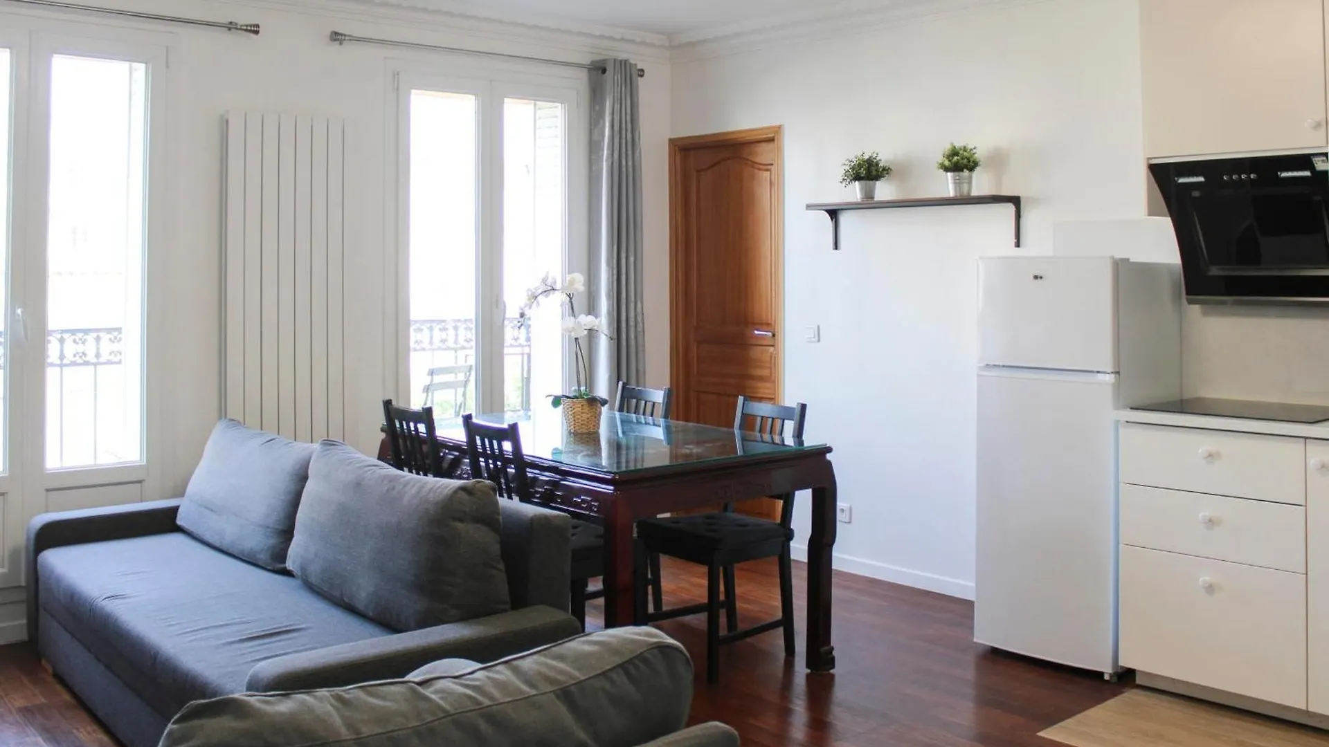 דירה Beautiful And Spacious In The 10th פריז